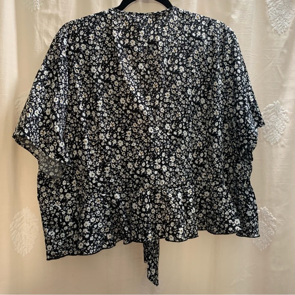 Black with White Ditsy Floral Print Tie-Front Cropped Blouse - Picture 5 of 14